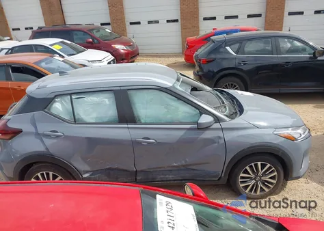 2021 Nissan Kicks Sv Xtronic Cvt z USA, uszkodzony, nr VIN 3N1CP5CV3ML467406